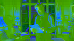Der Bankier stand in seinem Arbeitszimmer, hielt den Brief des Anwalts in der Hand und sah betroffen aus.