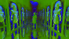 Ek Chuah se tient dans une salle des miroirs à Mitnal, où il voit des images déformées de lui-même au sein d'une étrange lueur bleue.