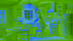 Mama Llama räumt in der Küche auf, umgeben von warmem, sanftem Licht und einer gemütlichen Atmosphäre.