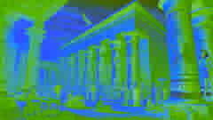 Le grand temple de Ptah à Memphis, avec des prêtres accomplissant des rites et des artisans à l'œuvre.