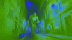 Joseph le Golem patrouille dans le quartier juif de Prague la nuit.