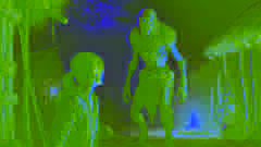 Leona croise le chemin du Skinwalker près de son village, sa silhouette déformée se tenant dans l'ombre alors qu'elle reste figée, pétrifiée par la peur.