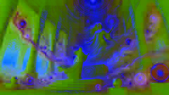 En un reino místico, la Banshee señala un colgante resplandeciente mientras Eleanor se queda asombrada entre una niebla y luces danzantes.