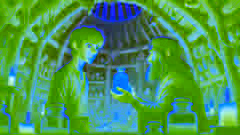 Dmitri recibiendo una poción brillante de Baba Yaga en su misteriosa cabaña.