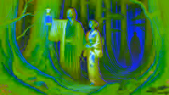 Ayako und der Priester Takeshi gehen mit einer Laterne, die ihnen den Weg erhellt, durch einen dichten Wald.