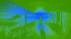 Juan Dahlmann se encuentra en el porche de un rancho al amanecer, contemplando vastos campos de hierba alta y montañas distantes.