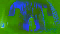 Heinrich se encuentra ante las imponentes puertas del castillo de Eschtheim, envuelto en una bruma misteriosa.