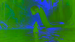 Yara steht der riesigen Schlange gegenüber, die während ihrer Prüfung am heiligen Fluss aus dem Wasser auftaucht.