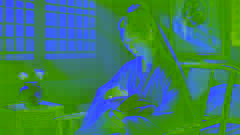 Bai Suzhen hält ihren neugeborenen Sohn Xu Mengjiao in einem zärtlichen Moment mütterlicher Liebe.