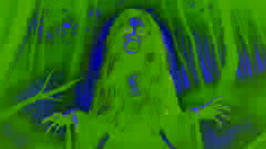 Melisa se transforma en La Sayona en el bosque, sus ojos brillan mientras la niebla la rodea.