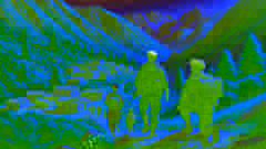 Des tribaux conduisent Dan et Peachey à un village montagnard reculé en Kafiristan.