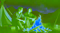 Ennis y Jack sentados junto a una fogata bajo un cielo estrellado, compartiendo un momento de tranquilidad.