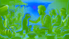Kanda sitzt bei Sonnenuntergang zwischen den Dorfbewohnern, teilt Essen und Lachen und ist voll und ganz in die Gemeinschaft integriert.