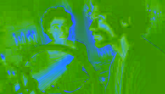 Un misterioso hombre de ojos verdes aparece ante Marija en una habitación tenue, mientras la rueca brilla y comienza a formarse un hilo dorado.