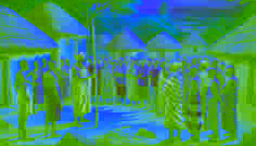 Os moradores se reúnem na praça, ouvindo o Velho Mbundu, que alerta sobre a insatisfação do Espírito do Crocodilo com o rio.