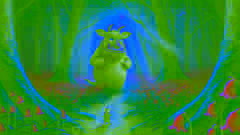 El Gruffalo y el ratón caminan juntos por un claro lleno de campanillas azules, bajo la luz filtrada del sol en un bosque británico.