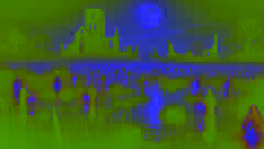 Uma procissão espectral de figuras fantasmas deslizando pelos pântanos iluminados pela lua