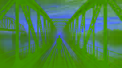 Eine einsame Brücke im Morgengrauen, getränkt vom Glanz einer aufgehenden Sonne
