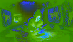 Kai explora una cueva oscura y descubre una brasa resplandeciente sobre un pedestal de piedra, rodeada de antiguas pinturas rupestres.