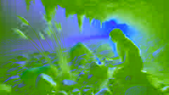 Uma jovem mulher batendo pedras de sílex juntas antes do amanhecer, com braquetes de faíscas brilhando sobre juncos secos.