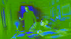 Der Banker schleicht sich nachts in das Büro des Anwalts, während dieser an seinem Schreibtisch schläft, und hält ein Messer in der Hand.
