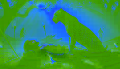 Tunde, herido, yace cerca del campo de batalla mientras el leopardo se erige sobre él, victorioso y protector.