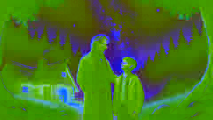 Fionn y Seamus están juntos bajo un cielo estrellado, compartiendo un momento de amistad.