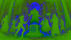 Aeris, Fenric y Kael se enfrentan a cultistas en un altar resplandeciente, ubicado en un claro del bosque oscuro bajo un cielo iluminado por la luna.