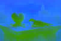 El corazón de la estatua se deshace mientras el oro fluye hacia los necesitados.