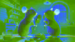 Un pequeño ratón usando un espejo de bolsillo para limpiar el chocolate de sus bigotes.