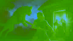 Setanta enfrenta o monstruoso cão de Culann ao entardecer, com seu bastão de hurley em punho, enquanto a fera avança.