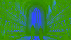 Robert Langdon und Sophie Neveu stehen im Zentrum der Rosslyn Chapel und betrachten die alten Schnitzereien an den Wänden.