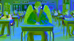 Norman in einem Klassenzimmer, seine Flügel unter einer voluminösen Jacke versteckt, sieht unwohl aus.