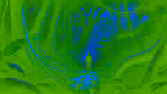 João sigue unas huellas que miran hacia atrás a través de la densa y misteriosa jungla, repleta de árboles altos y enredaderas.