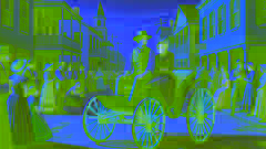 Miss Emily und Homer Barron fahren gemeinsam in einer gelb-beigen Kutsche durch eine ruhige Südstadt.