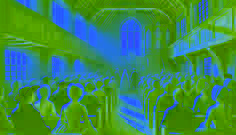 Eine friedliche Hochzeitszeremonie in einer Holzikirche aus dem 17. Jahrhundert, die Einheit und kulturellen Austausch symbolisiert.