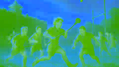 A fortaleza de Emain Macha com crianças jogando hurling; o jovem Setanta destaca-se entre os meninos mais velhos.