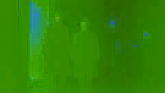 Sherlock Holmes y el Dr. Watson abandonando Baker Street en la noche, bajo la luz brumosa de los faroles.