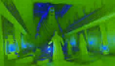 Dentro del pozo maldito, el equipo descubre una cámara ancestral de la cual emerge un Guardián espectral desde las sombras.