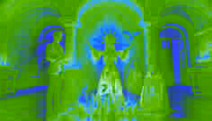 Isabela et Rafael accomplissent un rituel puissant à l'intérieur de la Casa de San Miguel, une lumière dorée contraignant un esprit ombreux à reculer.