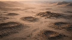 Fotografía aérea que sugiere las trazas fantasmales de cimientos y depresiones, a menudo interpretadas como posibles indicios de asentamientos antiguos como Iram.