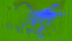 Um rei caída entre os escombros de uma arquitetura antiga, sob chuva e céus acinzentados.