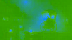 Um policial solitário segurando um talismã na margem de um rio envolta em névoa, enquanto uma riquixá espectral se aproxima.