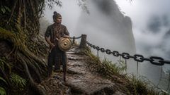 The first chain had no lock, only the shape of a hand refusing release.