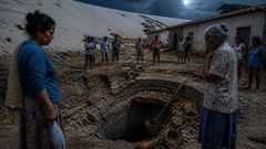 Quand le sol s’est ouvert, le village a compris que l’avertissement avait déjà commencé.