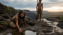 Là où l’eau aurait dû couler froide sur la pierre, même les grenouilles coassaient d’une voix lasse.