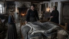 Dans la chaumière, la vérité était assise sur le lit comme une marée qu’aucune porte ne pouvait retenir.