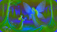 Une fée radieuse offrant un médaillon luminescent à la jeune fille sous un ciel étoilé.