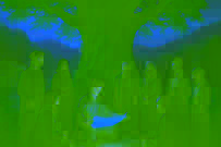 Los aldeanos se reunieron bajo un árbol de alcanfor, escuchando a un erudito recitar un pergamino lleno de elogios.